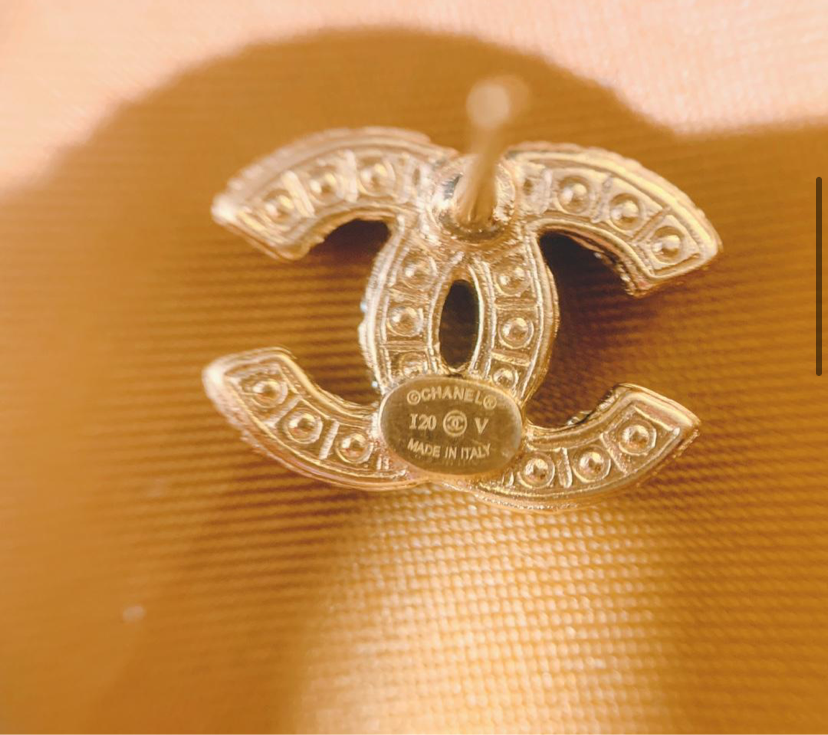 Classic CC stud Earrings